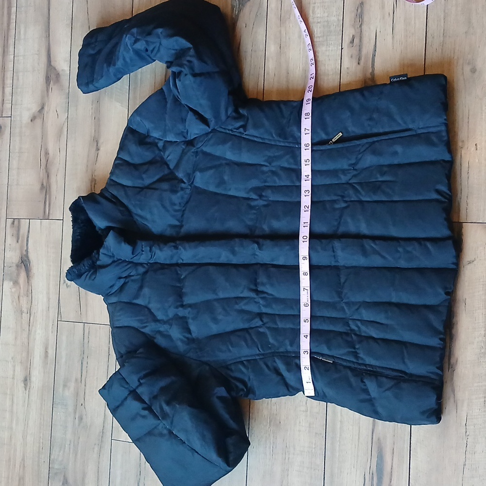 Calvin Klein Women's Black Down Puffer Jacket. Size M - Picture 16 of 17